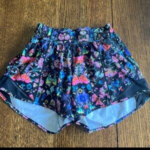 🍋LIKE NEW Lululemon hottie Hot Shorts